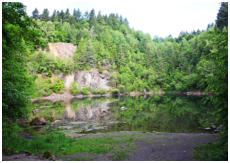 Der Katzenbuckelsee bildete sich in einem ehemaligen Steinbruch