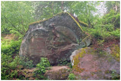 Unter dem Gipfel ist das Kriegerdenkmal zu finden